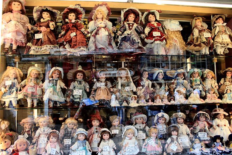 belg7511.JPG - Dolls in Brugges