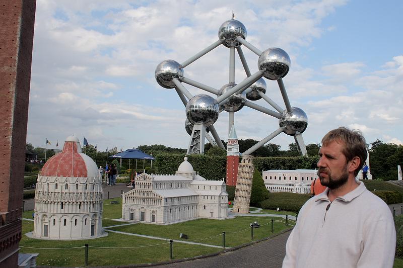 belg7560.JPG - Atomium and Mini Europe
