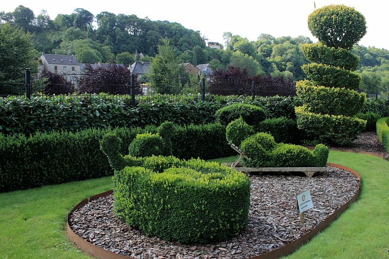 belg7574.JPG - A topiary garden in Durbuy