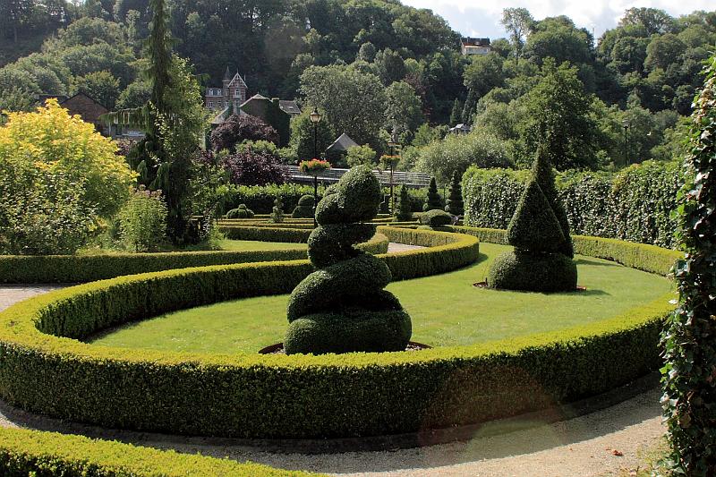 belg7577.JPG - A topiary garden in Durbuy