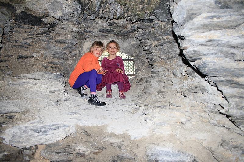 belg7605.JPG - Castle in La Roche-en-Ardenne