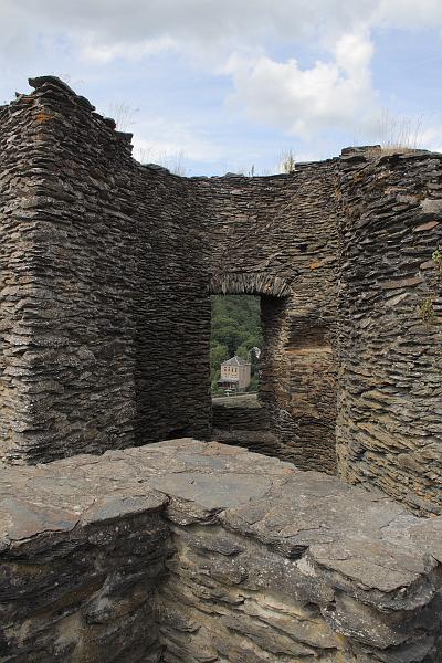 belg7611.JPG - Castle in La Roche-en-Ardenne
