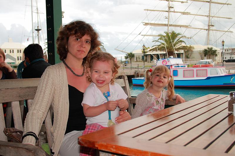 bermuda0117.JPG - In the White Horse in King's Square in St. George