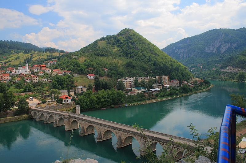bosnia8375.JPG - Bridge of Visegrad on the Drina River