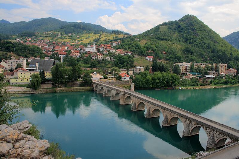 bosnia8376.JPG - Bridge of Visegrad on the Drina River