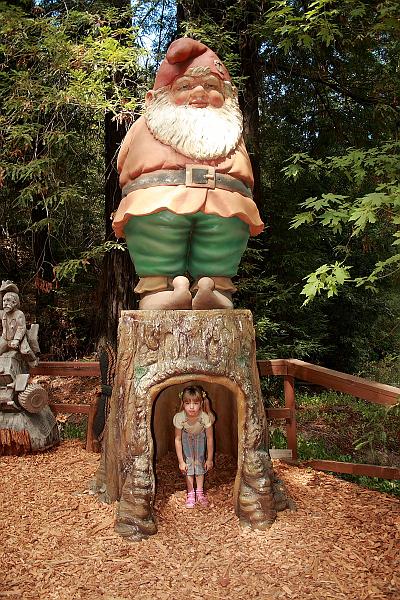 cal3753.JPG - Chainsaw sculpture in Garberville