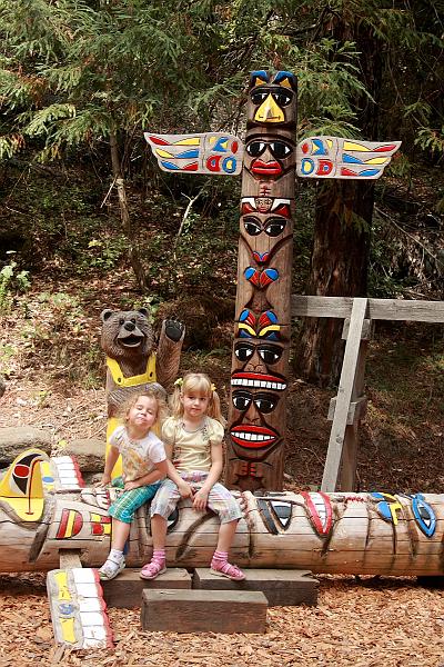 cal3757.JPG - Chainsaw sculpture in Garberville