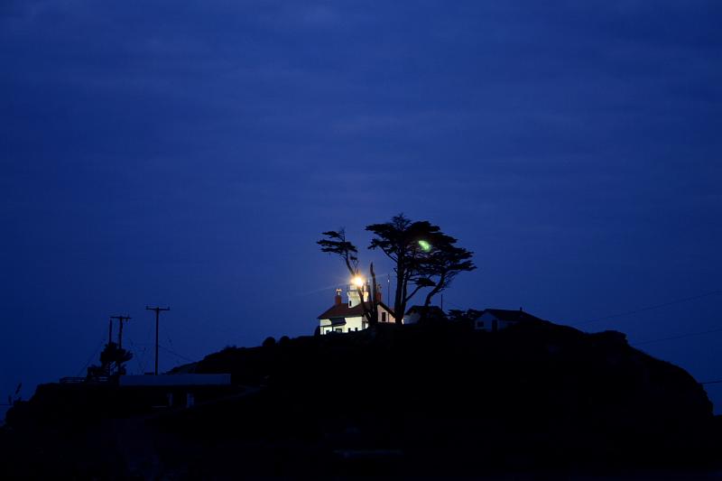 cal3875.JPG - Lighthouse in Crescent City