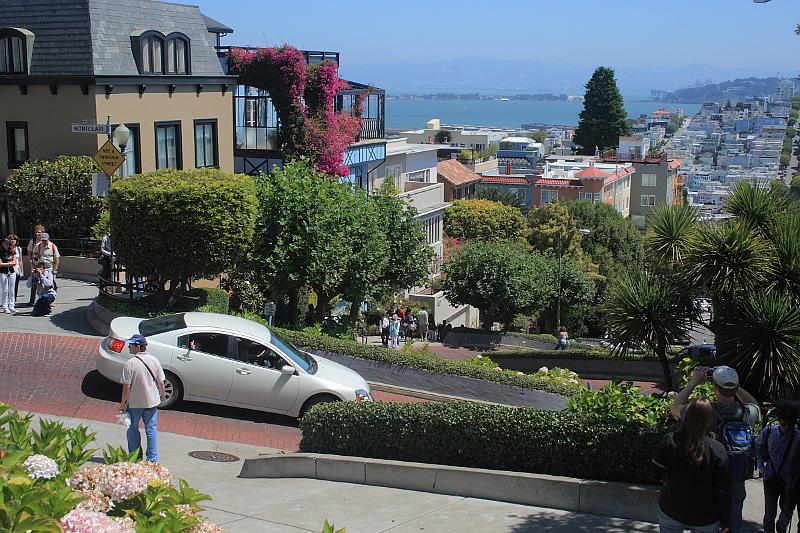 cal4098.JPG - San Francisco - Lombard Street