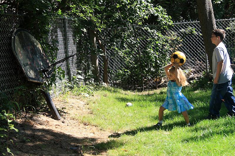 can2452.JPG - on Irada's backyard