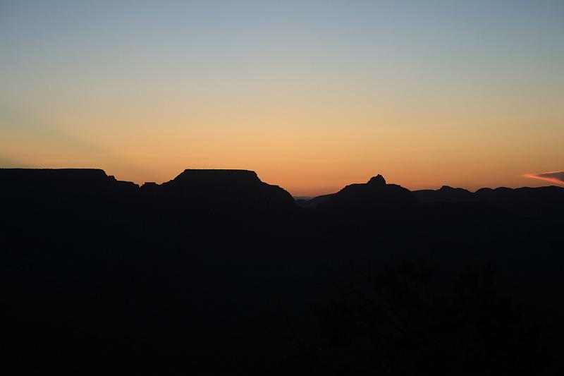grand5565.JPG - Sunrise in the Grand Canyon