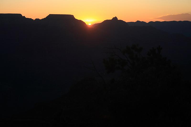 grand5567.JPG - Sunrise in the Grand Canyon