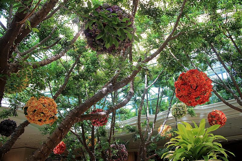 vegas5459.JPG - At the hotel Wynn