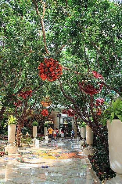 vegas5460.JPG - At the hotel Wynn