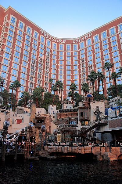 vegas5482.JPG - Hotel Treasure Island