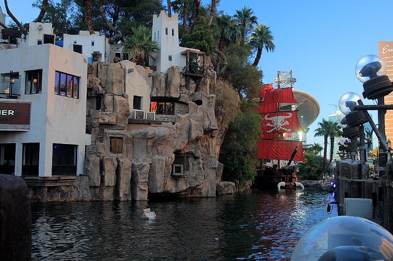 vegas5483.JPG - Pirates Battle near Treasure Island