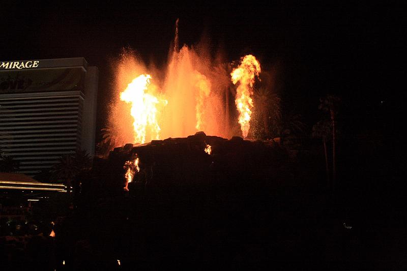 vegas5492.JPG - The Volcano at The Mirage