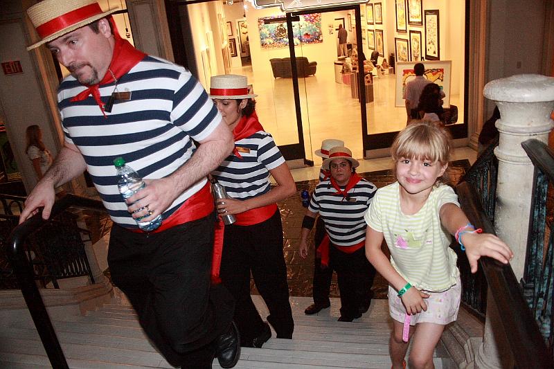 vegas5515.JPG - Gondolier March in the Venetian