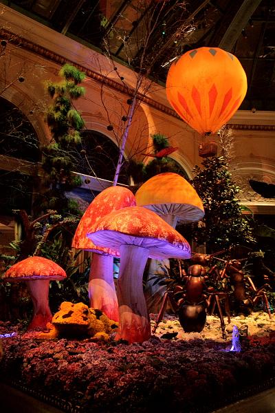 vegas5525.JPG - Bellagio Conservatory and Botanical Garden