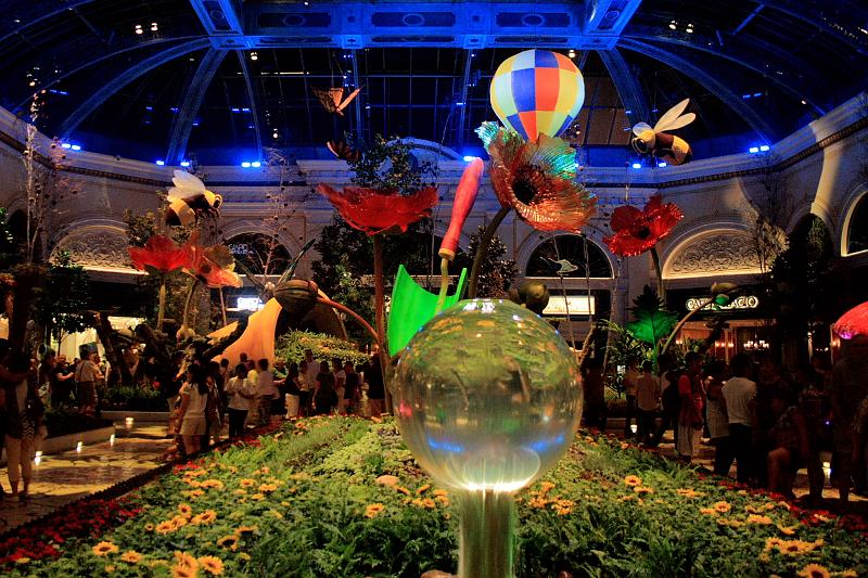 vegas5530.JPG - Bellagio Conservatory and Botanical Garden