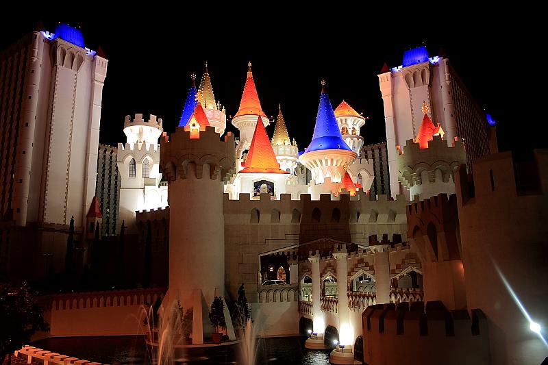 vegas6157.JPG - Hotel Excalibur at night
