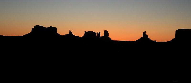 antilope5619.JPG - Sunrise in the Monument Valley