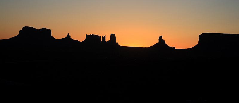 antilope5621.JPG - Sunrise in the Monument Valley
