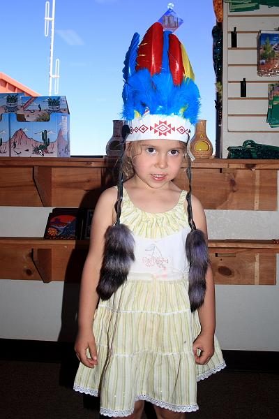 antilope5650.JPG - In the shop in the Monument Valley