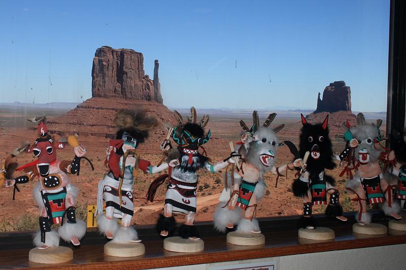 antilope5651.JPG - In the shop in the Monument Valley