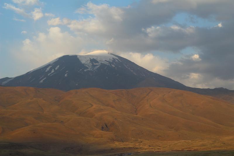 turkey0460.JPG - View on Ararat from Dogubayazit