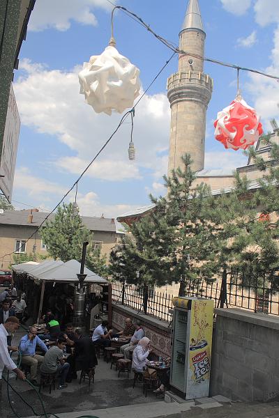 turkey0098.JPG - On a street of Erzurum
