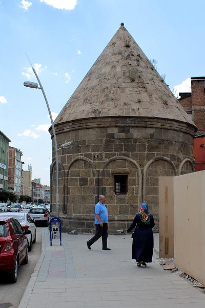 turkey0344.JPG - On a street of Erzurum
