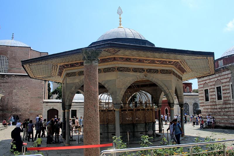 turkey0022.JPG - Marble and Bronze Fountain in Hagia Sophia