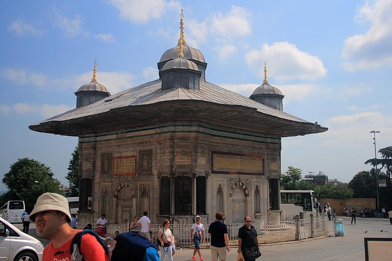 turkey0051.JPG - The Fountain of Sultan Ahmed III near Hagia Sophia