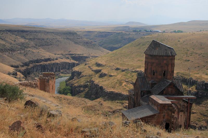turkey0130.JPG - Monuments at Ani