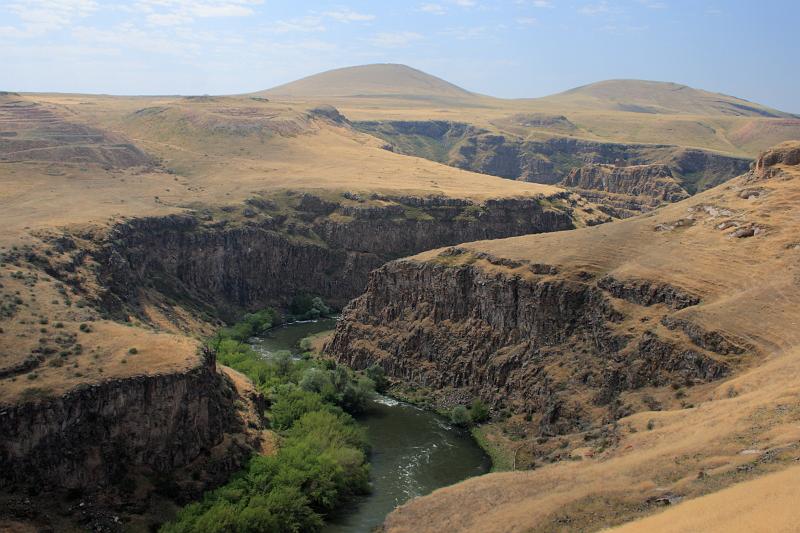 turkey0140.JPG - Monuments at Ani
