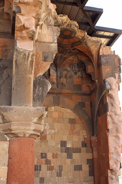 turkey0390.JPG - Monuments at Ani