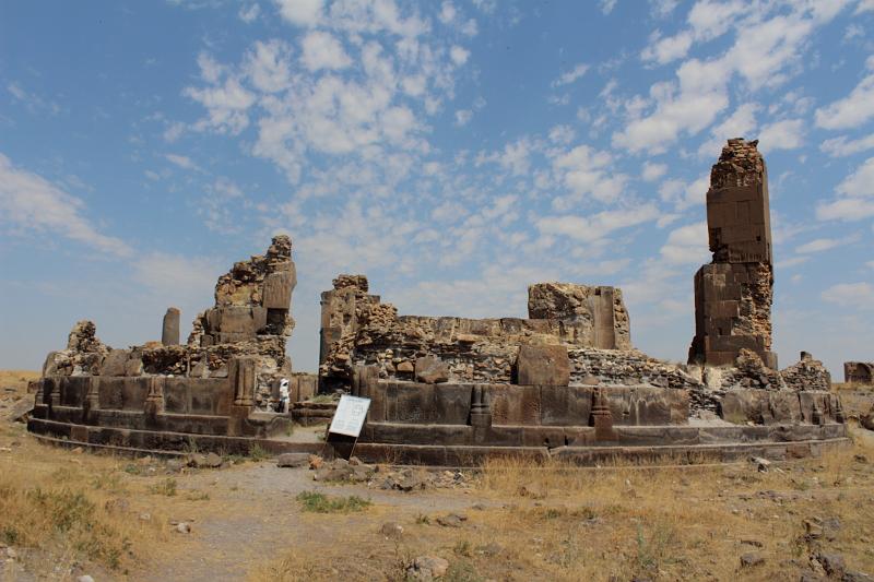 turkey0403.JPG - Monuments at Ani