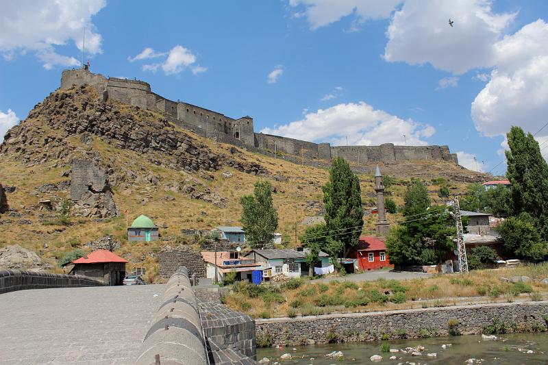 turkey0422.JPG - Kars Citadel from the Bridge