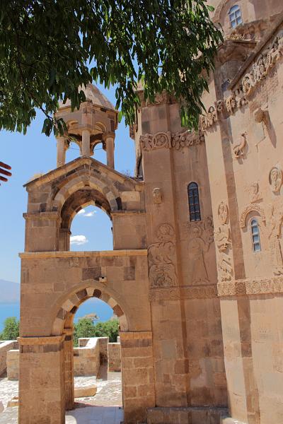 turkey0629.JPG - Church of the Holy Cross on Akdamar Island