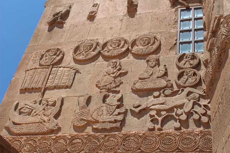 turkey0636.JPG - Church of the Holy Cross on Akdamar Island
