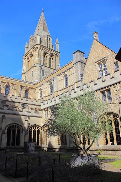 england059.JPG - Christ Church Cloister Fountain
