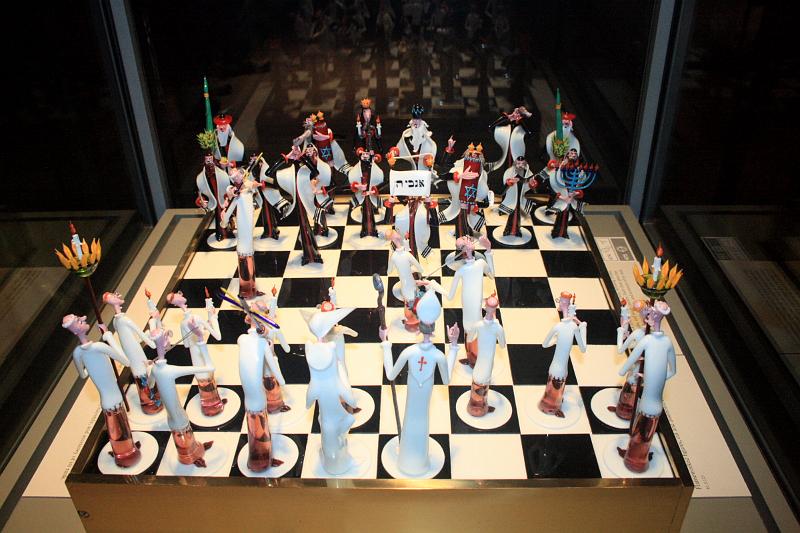fing4276.JPG - Jewish and Roman Catholic Chess