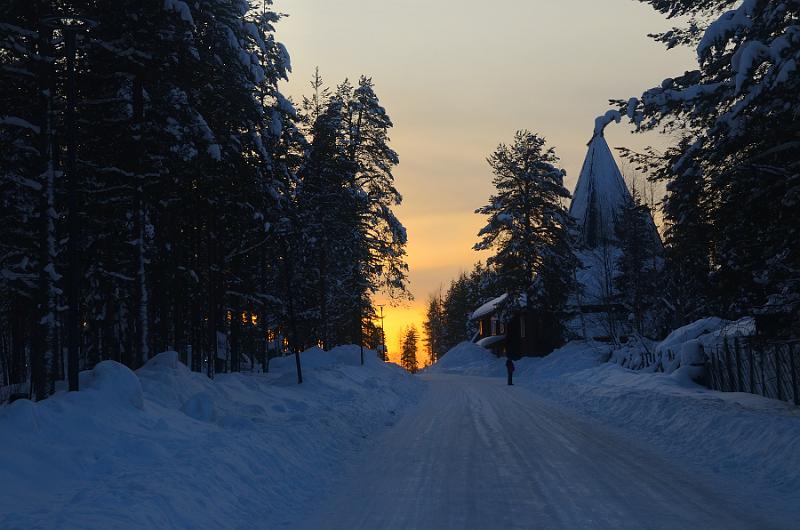 Finland0172.jpg - Santa Claus Village at night