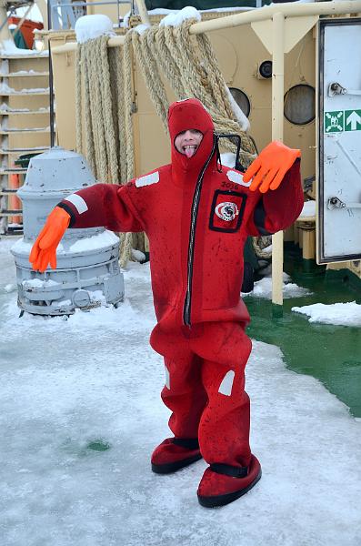 Finland0257.jpg - Swimming in the frozen sea in the waterproof suit 