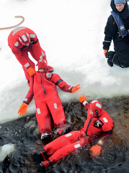 Finland0261.jpg - Swimming in the frozen sea in the waterproof suit 