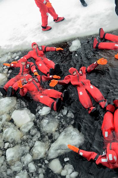Finland0266.jpg - Swimming in the frozen sea in the waterproof suit 