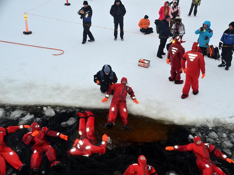 Finland0281.jpg - Swimming in the frozen sea in the waterproof suit 