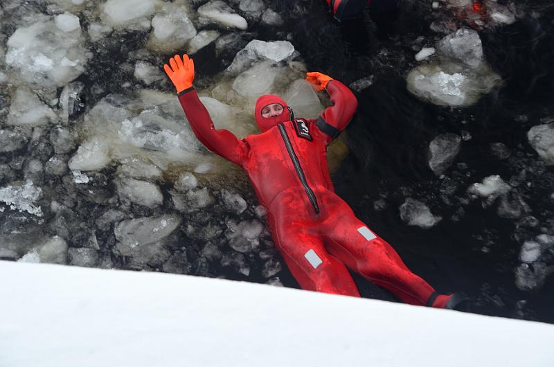 Finland0285.jpg - Swimming in the frozen sea in the waterproof suit 