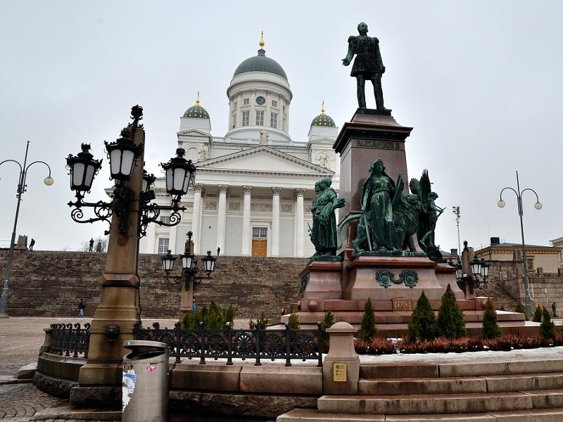 Finland0435.jpg - The Senate Square and Helsinki Cathedral